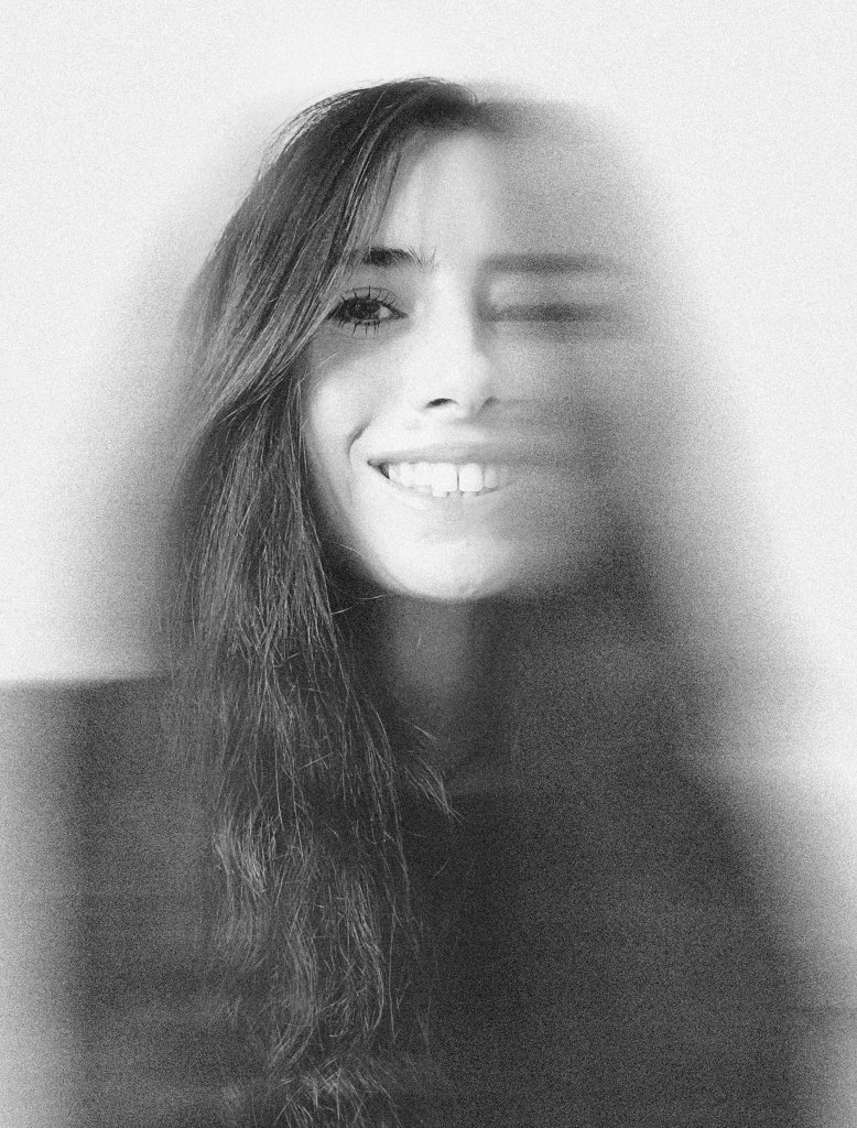 Photo Sarah Web design graphique Graphiste Marseille
